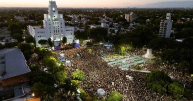 Lomas de Zamora reunió a miles en un festival solidario y recaudó útiles escolares para el inicio de clases